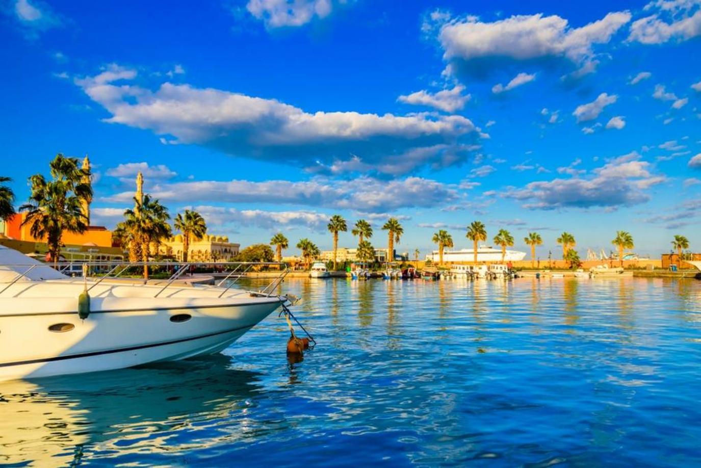 White,Luxury,Yachts,In,Sea,Harbor,Of,Hurghada,,Egypt.,Marina